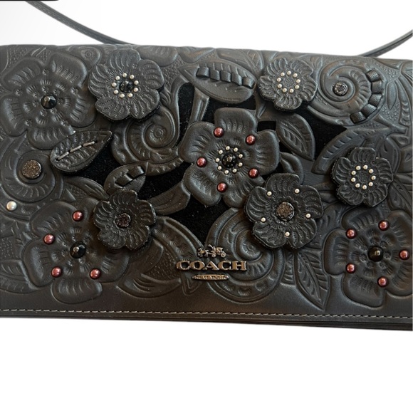 SOLD Coach Black Tea Rose Floral clutch holdover Crossbody - Picture 2 of 6